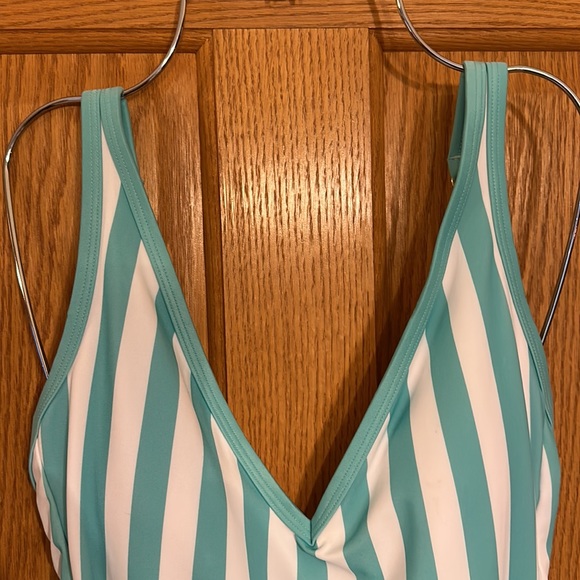 Kona Sol Turquoise & White, high cut leg with low back v cut neck & back - Picture 5 of 11